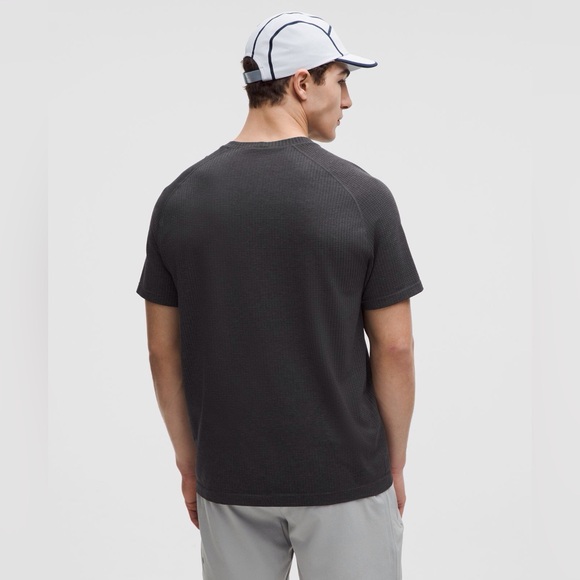 Lululemon Metal Vent Tech Short Sleeve 2.0 in Graphite Grey Size Large. - Picture 11 of 14